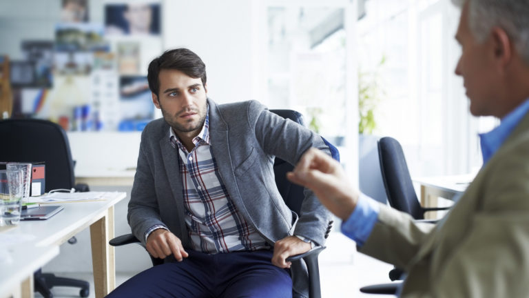 rozmowa z konsultantem w agencji detektywistycznej